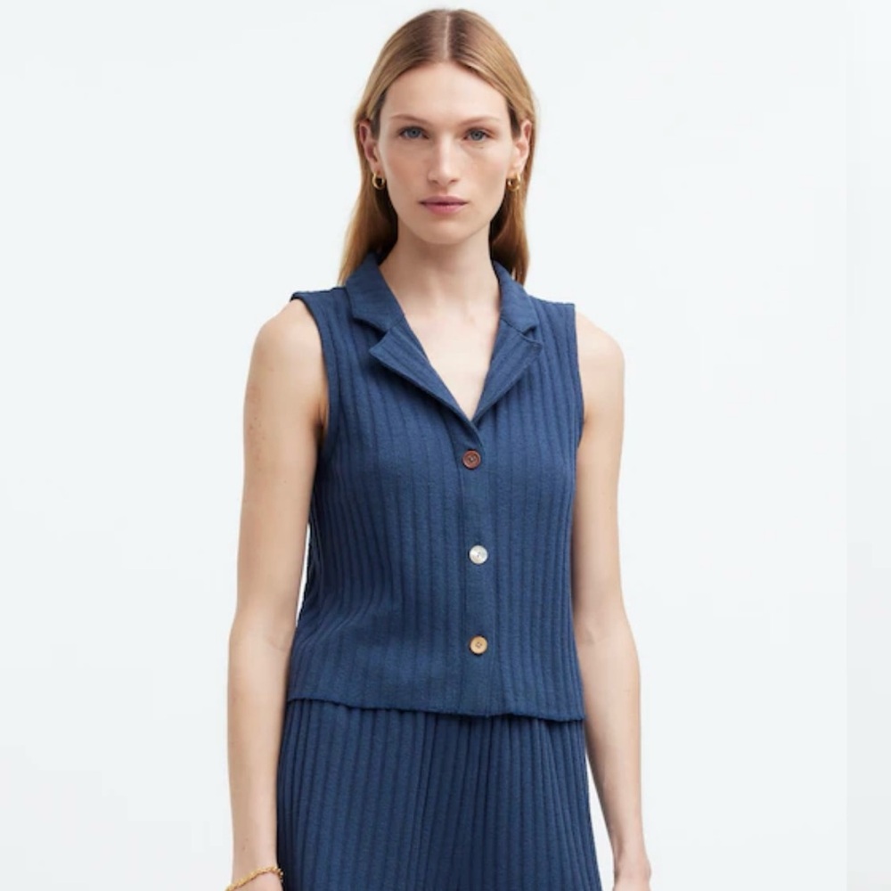 Madewell Blue Sleeveless Button-Down Shirt with Mismatched Buttons- NWT- Size M - Picture 3 of 6
